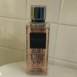 Victoria Secret Fragrance Mist Love Me